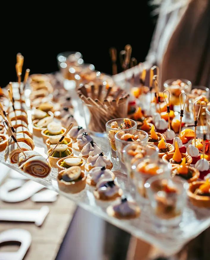 Assortiment de bouchées et verrines pour une pause en entreprise à Aix-en-Provence